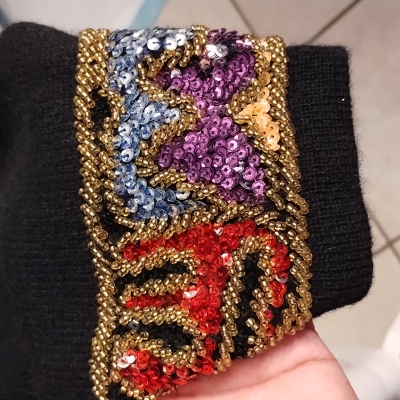 Beautiful vintage Embellished lambswool sweater - Picture 6 of 13